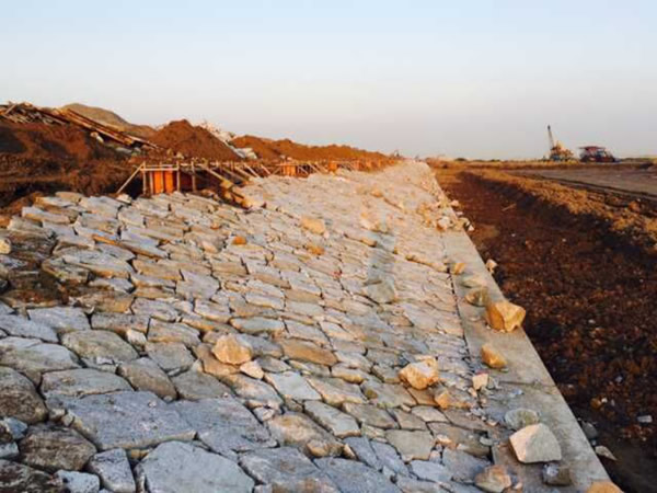 西水道三期五標工程進入施工高峰期